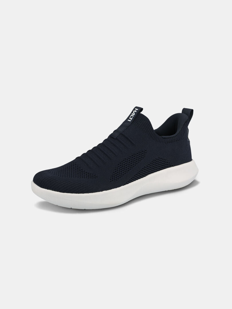 Halti Snabb 2 StepIn Miesten navy-kenkä, jossa on neulottu päällinen, valkoinen pohja ja kantapään välilehti valkoisella pohjalla.