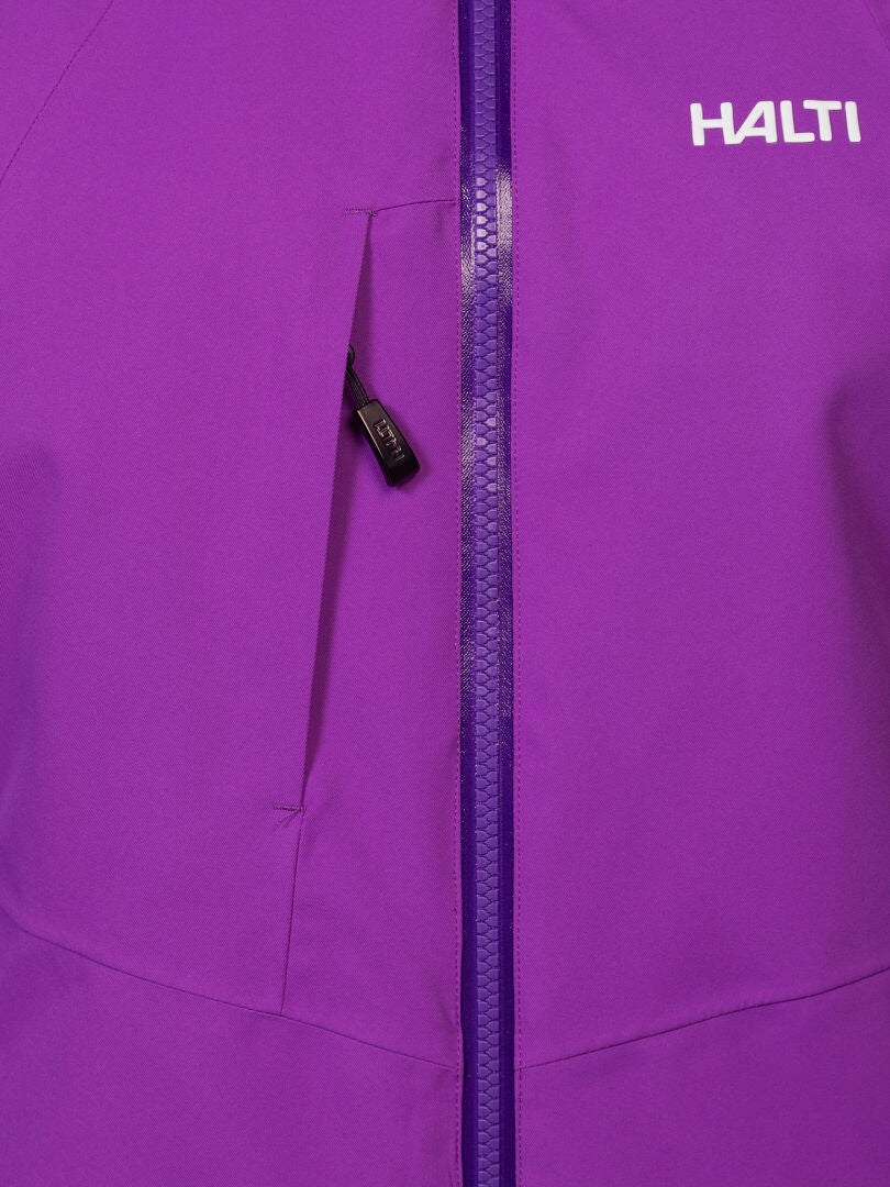 Lähikuva violetista Halti Recier DX Laskettelutakki Naisten -takista, jossa on vetoketjullinen rintatasku ja keskellä oleva vetoketju.