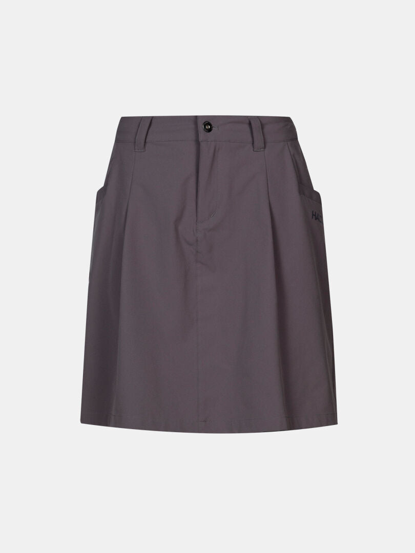 Halti Drive X-stretch Shortsihame Naisten Plus: harmaa, suoraleikkauksinen, polvipituinen, vyölenkillä, napilla ja taskuilla.