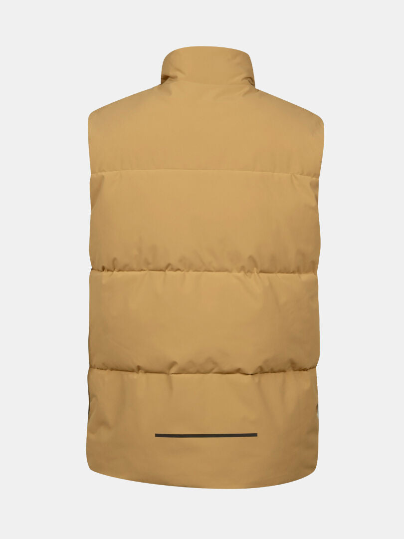 Halti Penger Classic Puffer Liivi Miesten selkäpuolelta kuvattuna vaakatikkauksella ja pienellä alataskulla.
