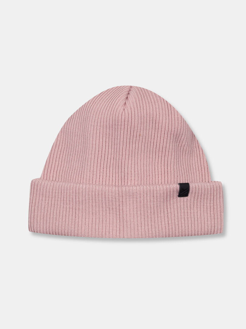Halti Pehmee Merinopipo: vaaleanpunainen ribbed unisex pipo, jossa taitettu mansetti ja musta lappu, valmistettu Suomessa.