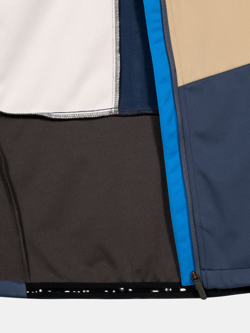 Lähikuva Halti Framover Hiihtotakki Miesten sisätilasta, jossa on colorblock-paneelit ja näkyvä vetoketju.