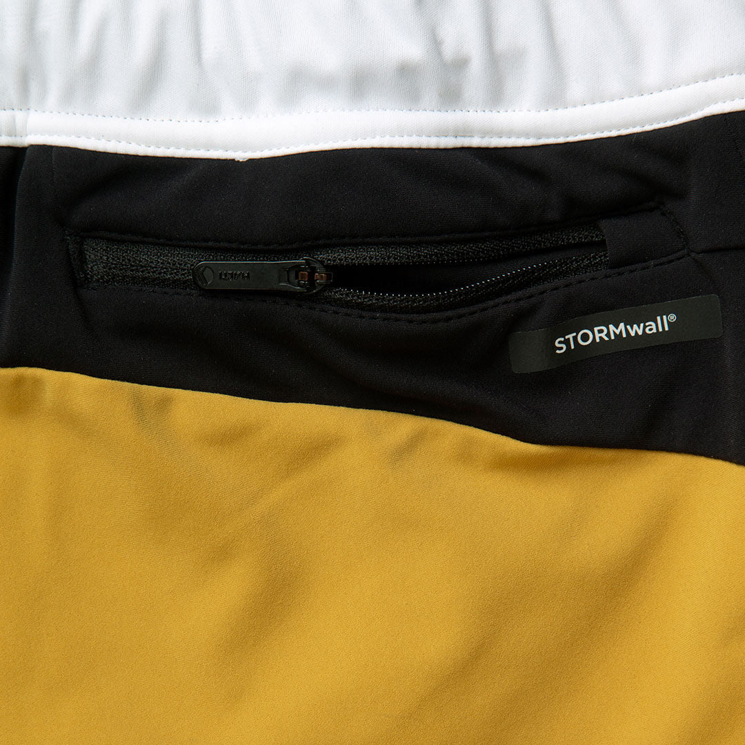 Lähikuva Halti Veloce Hiihtohousut Naisten, jossa Stormwall® stretch-materiaalia ja vetoketjullinen tasku.
