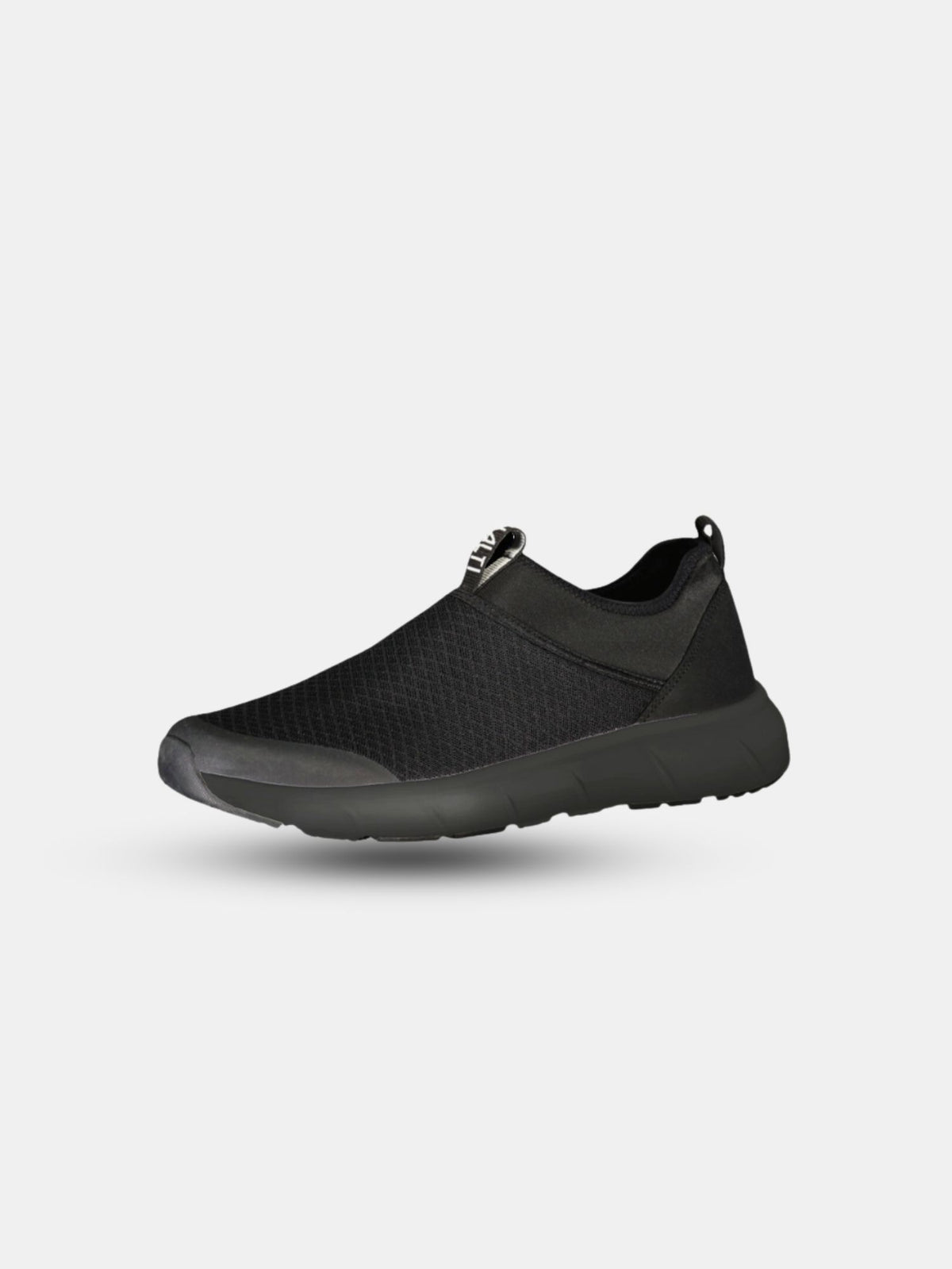 Halti Lester Nauhaton Kenkä Miesten on musta slip-on-kenkä, jonka päällinen on teksturoitua verkkokangasta ja kierrätettyä polyesteriä.