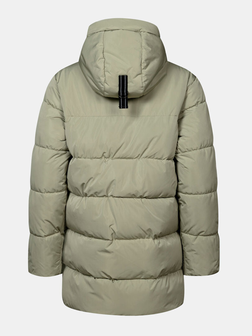 Vaalean oliivinvihreä Halti Leinikko Puffer Parka Naisten Plus -takki, jossa on huppu ja vaakasuuntaiset tikaukset, takanäkymä.