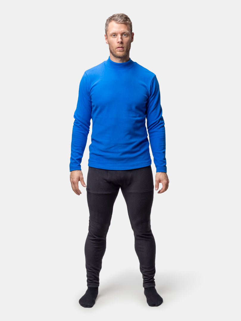 Mies kasvot menosuuntaan Halti Trone Fleecepaita Miesten, mustat leggingsit ja sukat - ihanteellinen aktiivikäyttöön tavallista taustaa vasten.